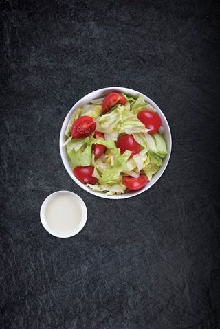 Салата айсберг с чери домати (350г)