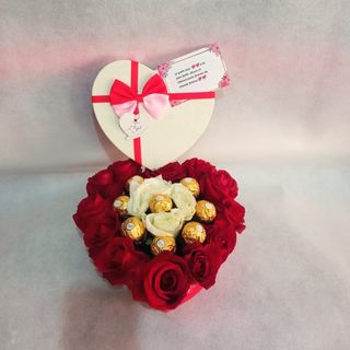Boîte  Cœur 10 Roses Rouges 6 Chocolats Ferrero – Amour et Douceur