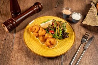 Creveți crocanți cu sos de lămâie