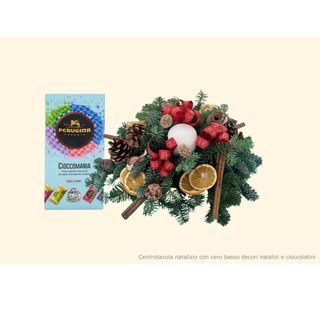 centro tavola natalizio con abete. con cioccolatini