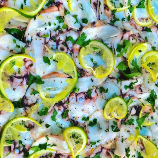 Pizza De Pulpo (16 Porciones)