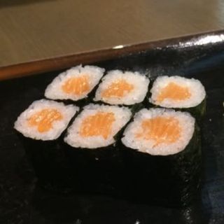 32. Maki de salmó (6 uds.)