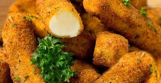 Mozarella Sticks +  пържени картофки (300г)