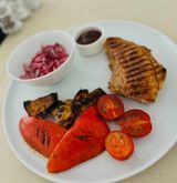 Стейк із свинини та овочами гриль, 250г