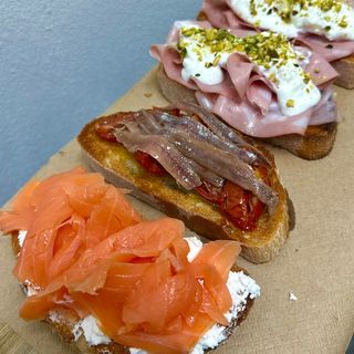 Bruschetta de queso fresco