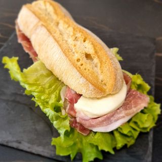Ciabatta 120 g con prosciutto cotto e mozzarella