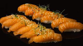B1. Salmon Nigiri Box 12pçs