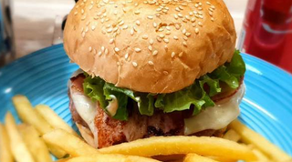 Cheeseburger sa slaninom