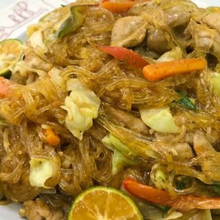 Sotanghon Guisado
