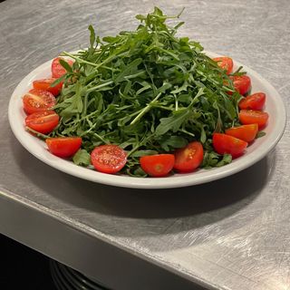 Ensalada De Rúcula Y Tomates Cherry