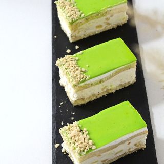 ანანასის იოგურტით