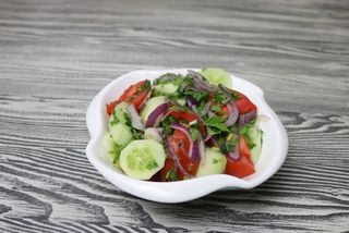 კიტრის და პომიდვრის სალათი