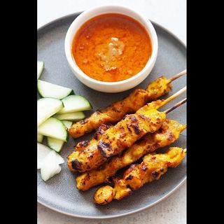 Chicken satay with fries & salad