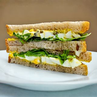 Sandwich cu ou și rucola (veg.)