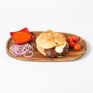 Pljeskavica s kajmakom