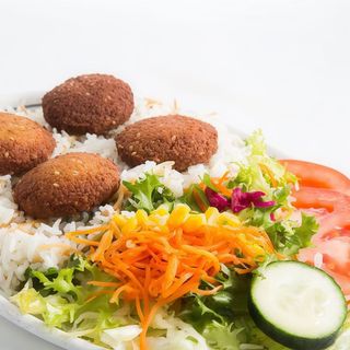 Plato Combinado De Falafel