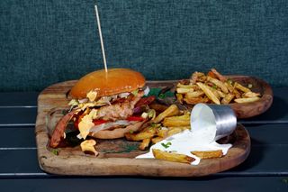 Meniu  Burger cu pulpa dezosata