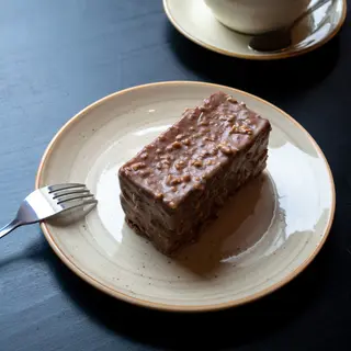 Торт "сникерс" (200 гр., кусочек)
