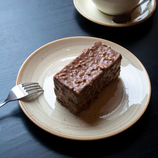 Торт "сникерс" (200 гр., кусочек)