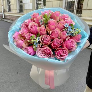 Букет з 25 троянд та оксипіталуму