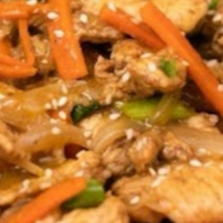 Pollo Con Jengibre Y Cebolleta