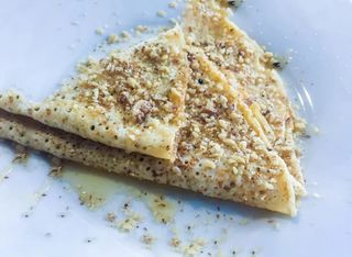 Палачинка с мед и орехи