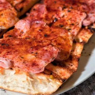 Tosta De Lacón Gallego Con Pimentón, Sal Y Aceite