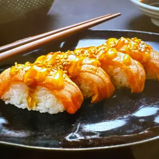 26. Nigiri Salmón Flambé 