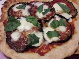 Pinsa Margherita parmigiana