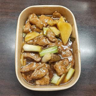 75. Manzo con zenzero e cipollotti