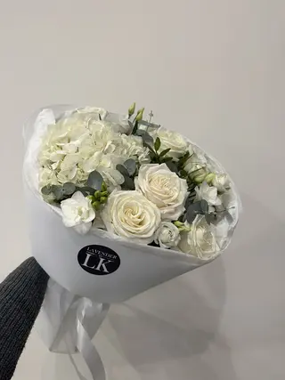 Букет збірний в білому кольорі