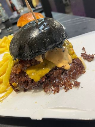 Hamburguesa black mamba