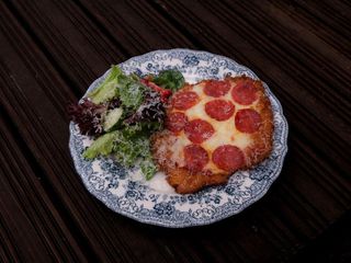 Шніцель з моцарелою та чорізо