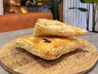 Слойка з вишнею