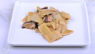 125. Funghi e bambù