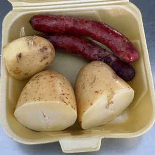 Chorizo santarrosano con porcion patatas fritas 