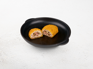 Котлета по-київськи з беконом та печерицями