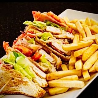 Sándwich Triple Tower