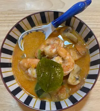 Langostinos Al Curry Rojo  