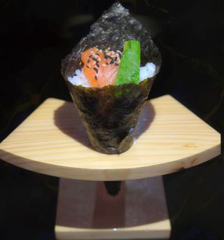 Temaki De Salmón Y Aguacate