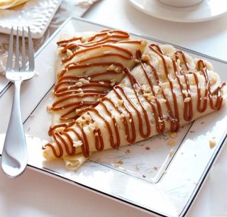 კრეპი კარამელით და ნუშით