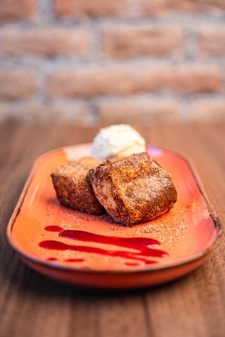 Leche Frita Con Helado De Vainilla