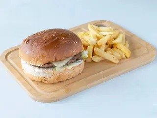 Burger i pomfrit