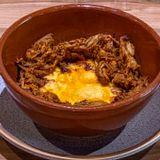 Provolone, salsa de tomate y Pulled pork