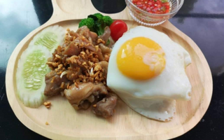 Gai Tod Kratien Khai Dow