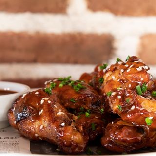 Alas Ahumadas con Chipotle 