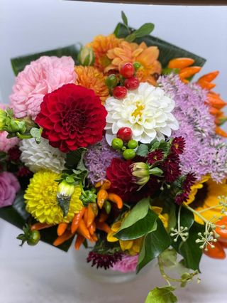 Bouquet di fiori di stagione colorato