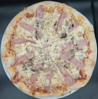 Pizza Capricciosa + Coca-Cola/ Nik beer