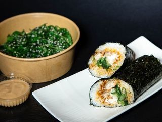 Комбо Хенд-ролл з вугрем+Хіяші вакаме з горіховим соусом (515g)