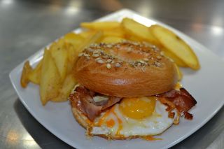 Breakfast bagel + patate fritte